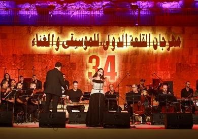 مهرجان القلعة يستهل فعالياته بسهرة طرب لريهام عبد الحكيم وجولة موسيقية حالمة لعازفات الهارب