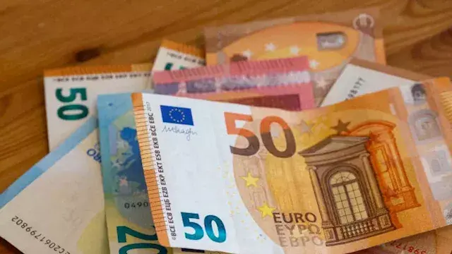 انخفض في 5 بنوك.. سعر اليورو مقابل الجنيه خلال تعاملات اليوم الأربعاء