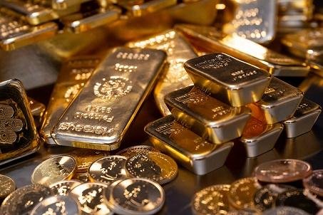 الذهب يرتفع قليلا مع تراجع الدولار وترقب بيانات الوظائف الأمريكية