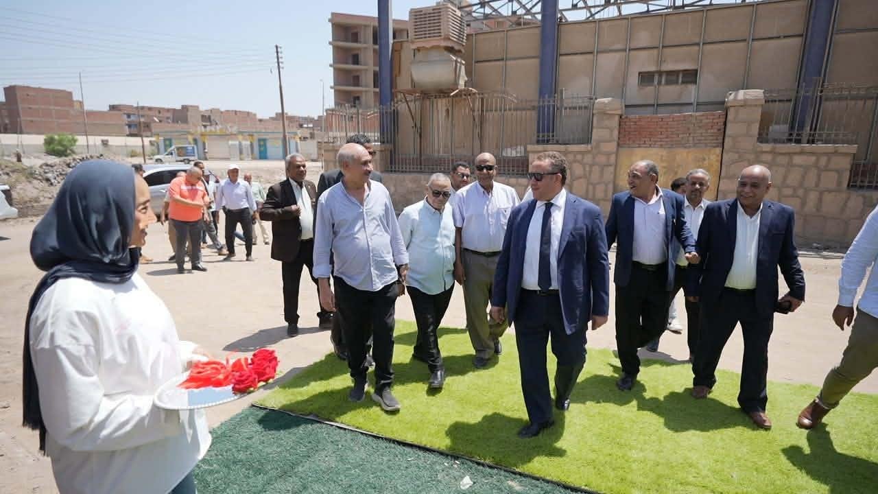 نقيب المهندسين ووكيل النقابة يفتتحان المرحلة الثانية من إنشاءات نادي المهندسين بكوم أمبو