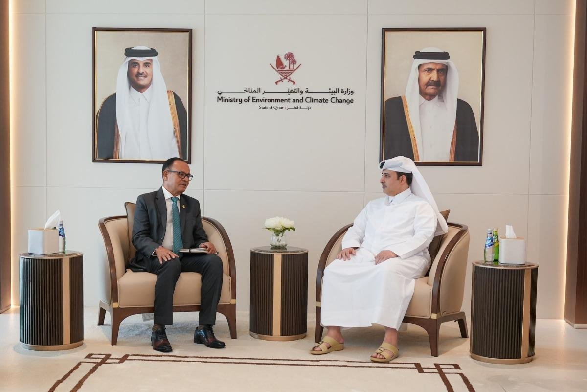 وزير البيئة والتغير المناخي يجتمع مع سفير المالديف