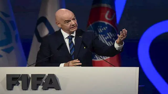 من هي أول دولة أوروبية توافق على مقترح فيفا لبيع حقوق كأس العالم؟