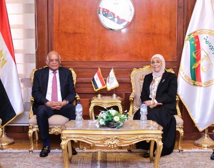 رئيسة النيابة الإدارية تستقبل رئيس مجلس النواب الأسبق لتهنئتها بمنصبها الجديد