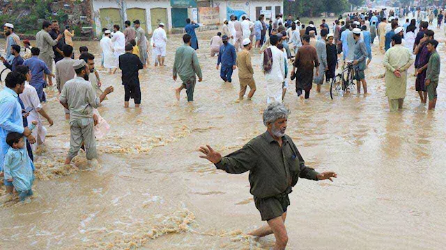 السكان هربوا من منازلهم.. الفيضانات تجتاح قرى شرق باكستان