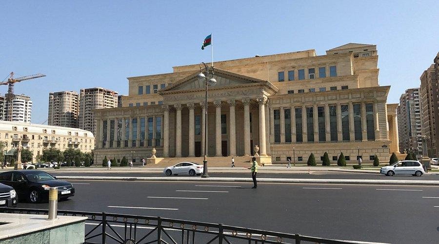 أذربيجان: محكمة تدين 9 صحفيين ونشطاء في قضية اعتبرت هجوما على حرية الإعلام
