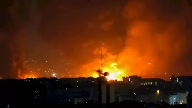إيران تحت القصف.. تفعيل الدفاعات الجوية في طهران وسماع انفجارات بعدة مدن