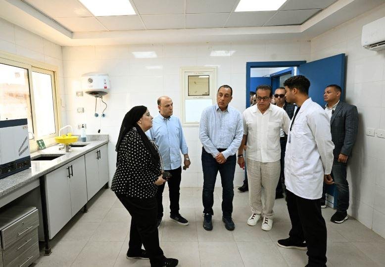 رئيس الوزراء يتفقد مركز طب الأسرة بقرية سندبسط ضمن مشروعات المبادرة الرئاسية حياة كريمة