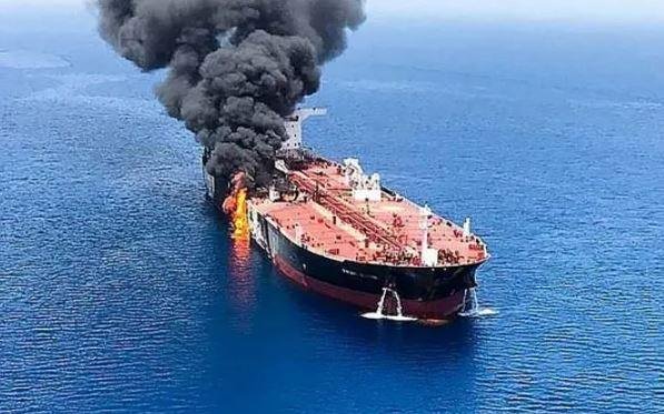 إيران تعلن استهداف 3 ناقلات نفط في مضيق هرمز