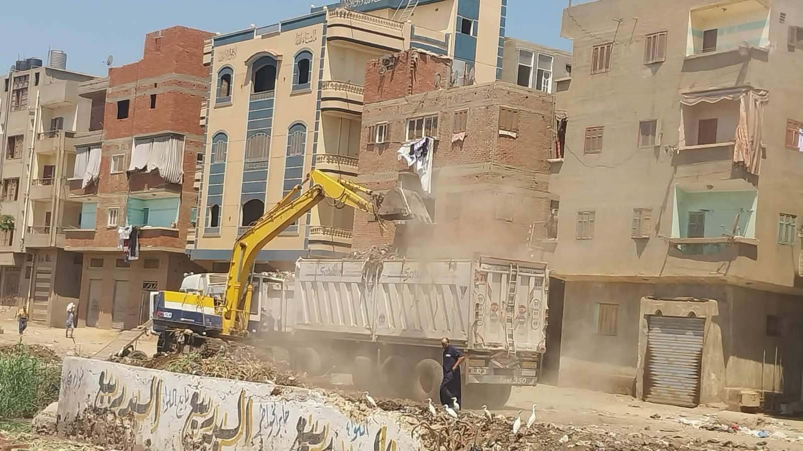 منال عوض: رفع إشغالات الشوارع وتراكمات المخلفات وبؤر فرز للقمامة بـ5 محافظات
