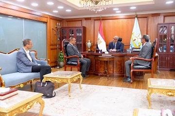 محافظ كفر الشيخ يبحث آليات تعزيز حوكمة البيانات لدعم التحول الرقمي