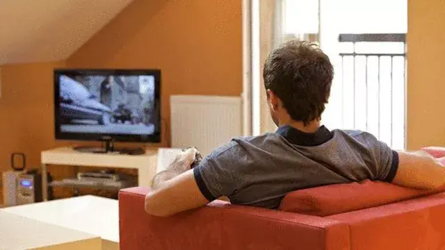 كيف يؤثر الإفراط في مشاهدة التلفاز على الدماغ؟