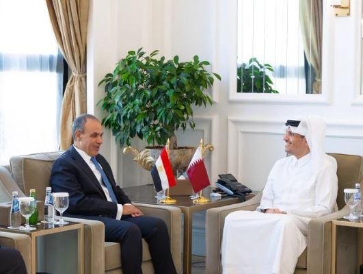 وزير الخارجية ونظيره القطري يبحثان خفض التصعيد بالمنطقة ويؤكدان أهمية الحلول الدبلوماسية