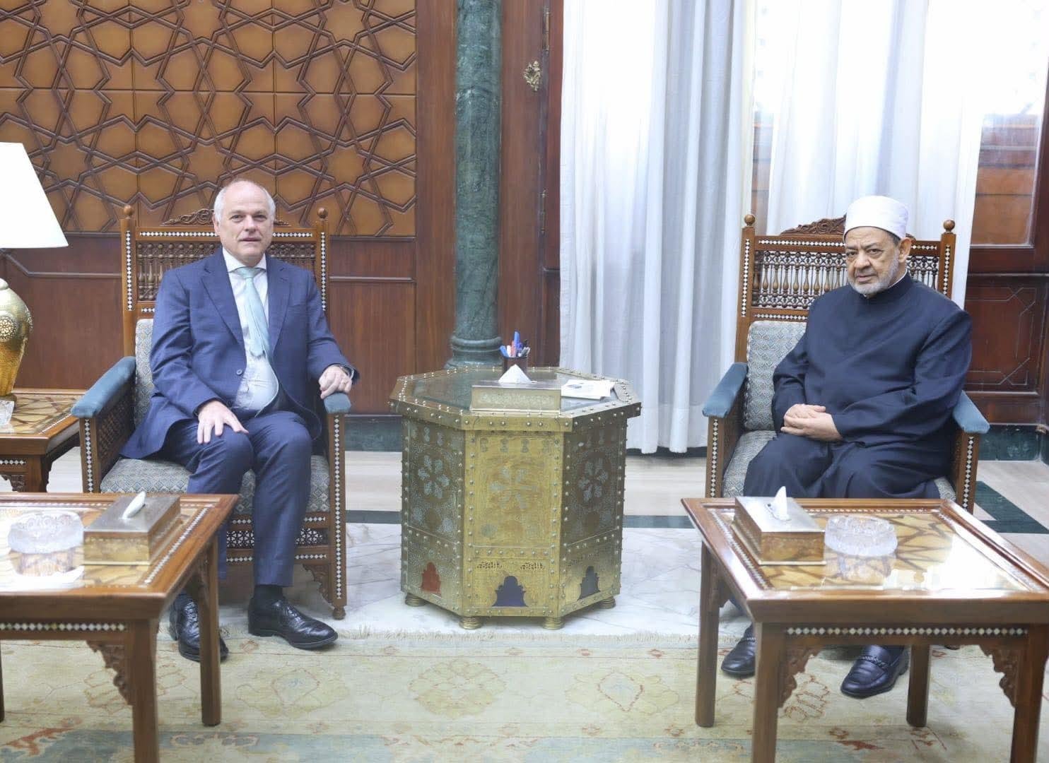 شيخ الأزهر يستقبل السفير الأسترالي ويوصيه بنقل الصورة الحقيقية عن الإسلام والمسلمين التي عايشها عن قرب