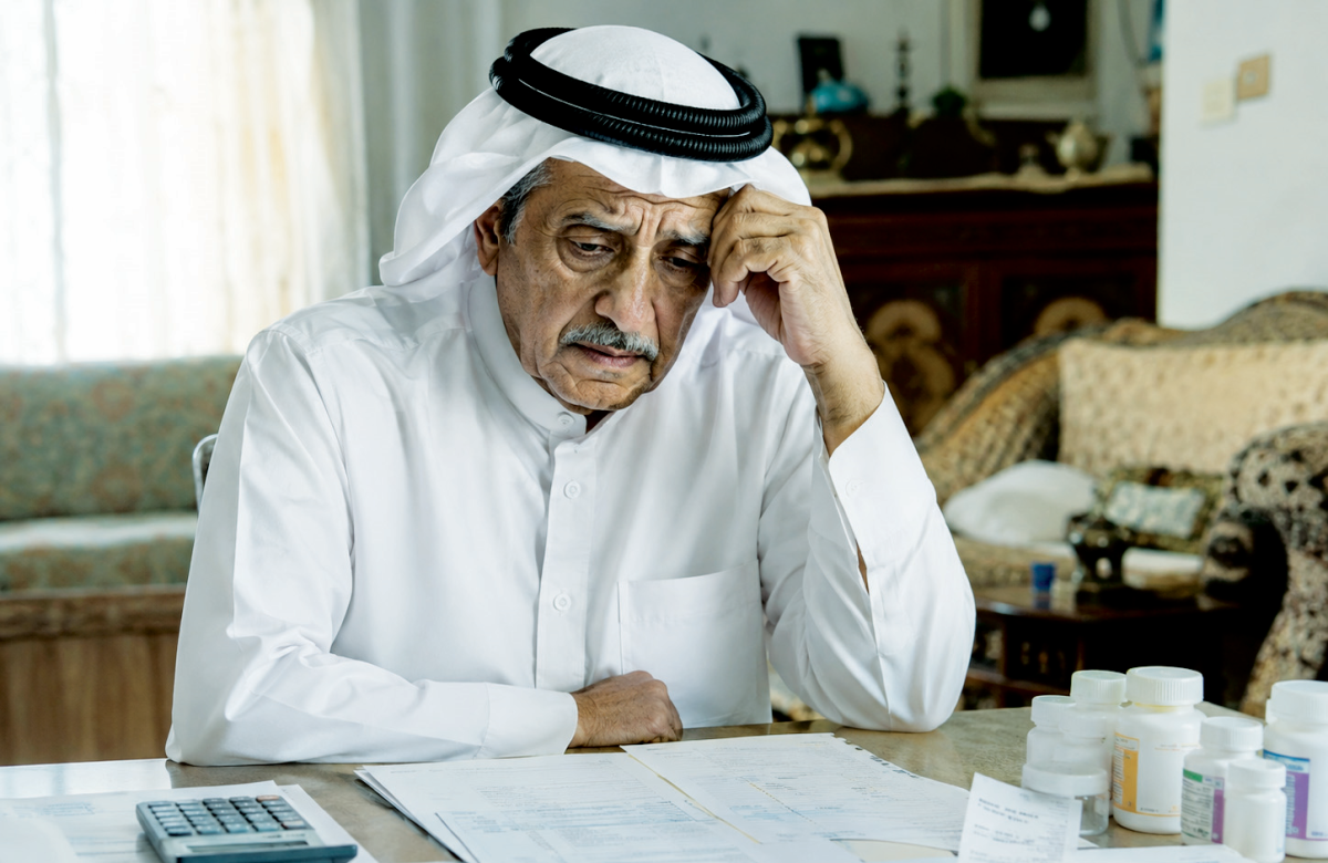 متقاعدون لـ "الشرق": العلاج بالمستشفيات الخاصة يستنزف معاشات المتقاعدين