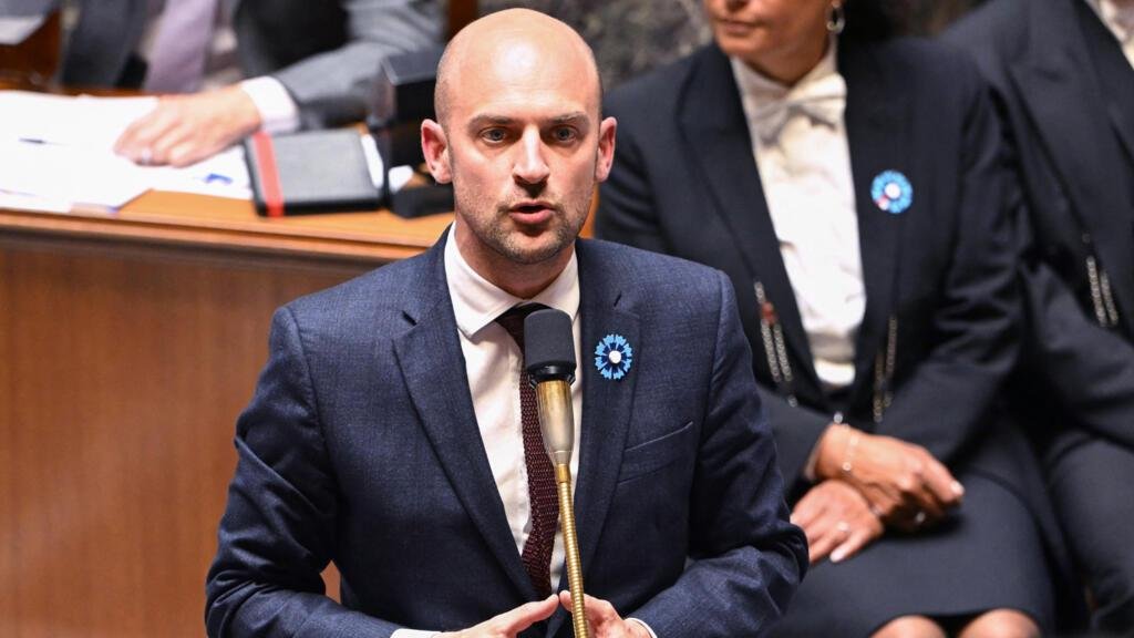 باريس تستدعي القائم بالأعمال ​الإيراني بعد "احتجاز وترهيب" دبلوماسييْن فرنسيين في طهران
