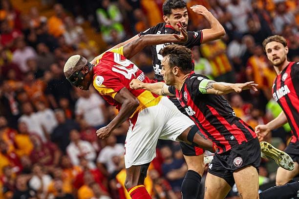 جالاتا سراي يستهل حملة الدفاع عن لقب الدوري التركي بتعادل مخيب للآمال