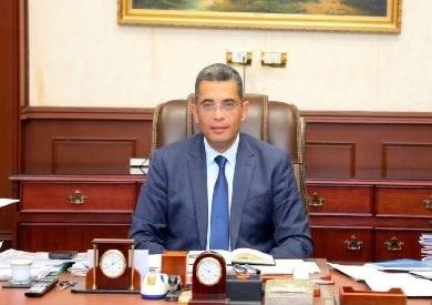 محافظ البحر الأحمر يبحث مع المستثمرين سبل تعزيز الحركة السياحية الوافدة