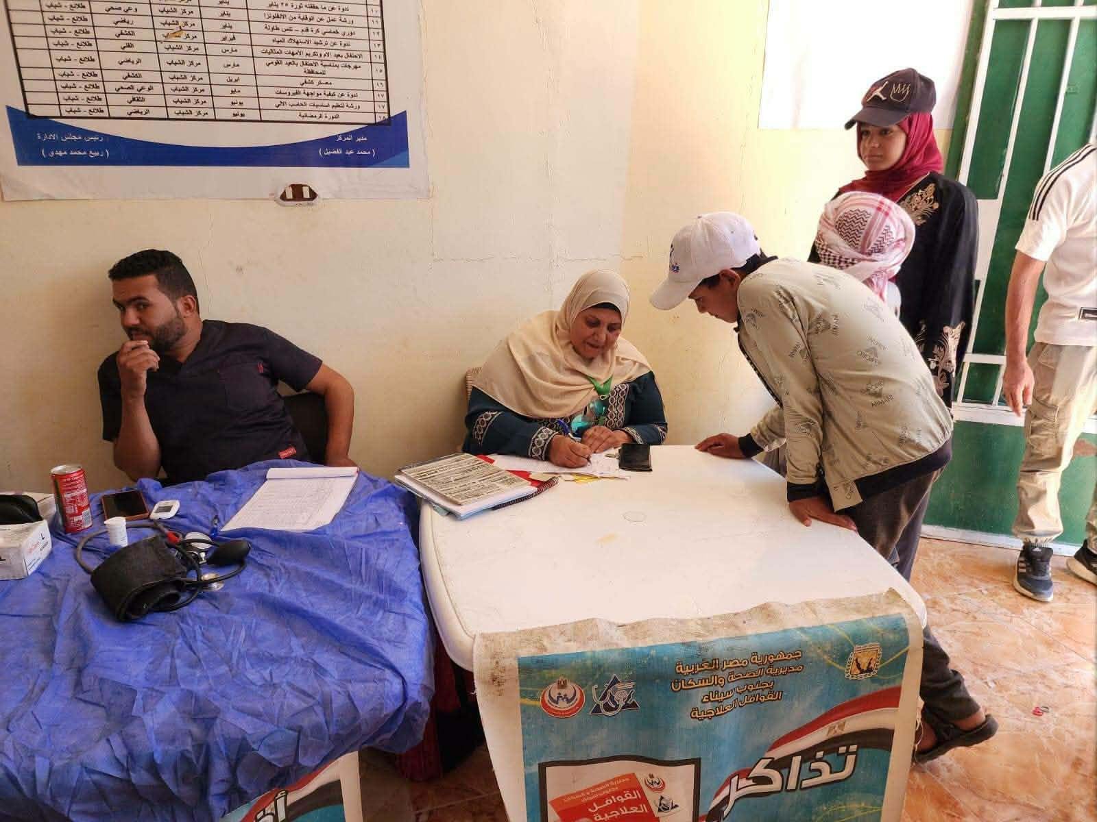 قافلة مجتمعية بسانت كاترين تقدم خدمات الكشف الطبي والعلاج وتوزع مساعدات غذائية