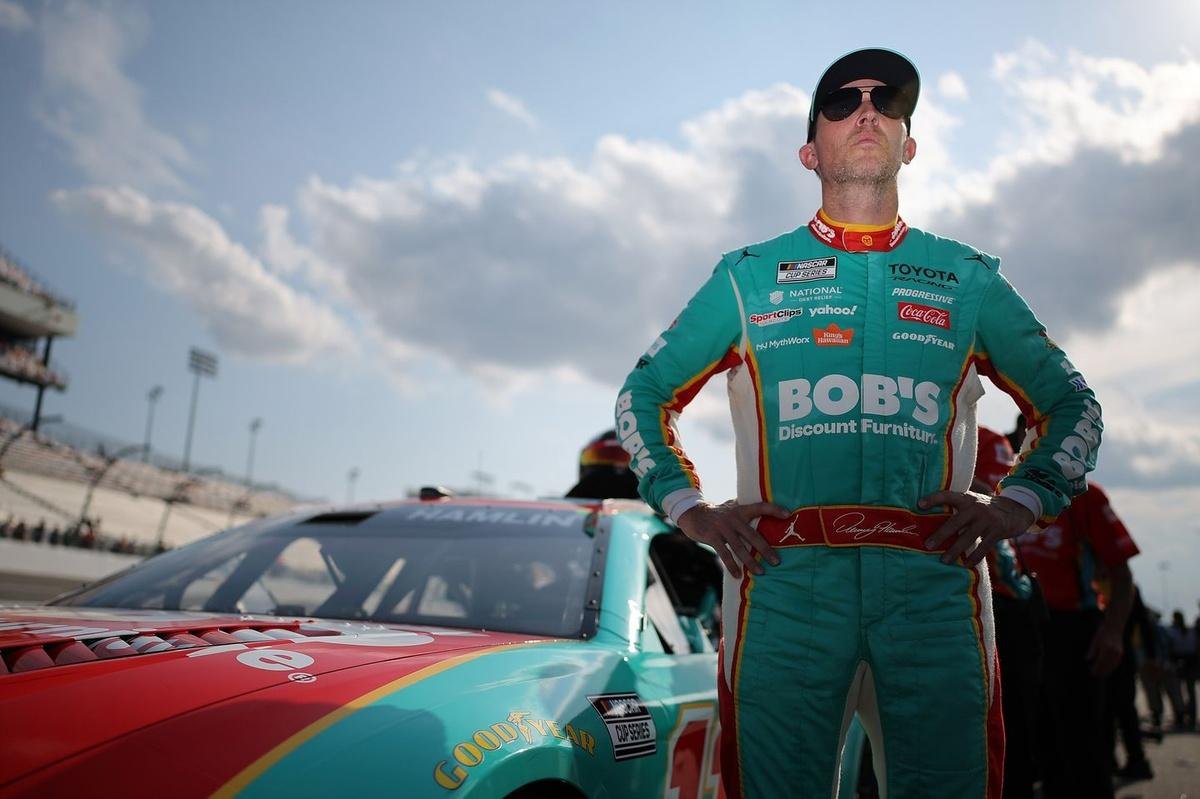 Richmond Raceway honors Denny Hamlin and family with touching tribute