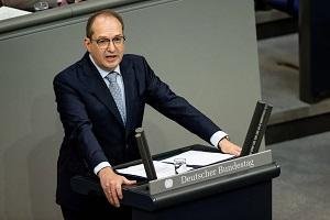 وزير الداخلية الألماني يعلن ترحيل 31 شخصا إلى أفغانستان
