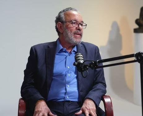 من «روزاليوسف» إلى «لوحة وفنان».. عمرو خفاجي يروي بداية رحلته مع التليفزيون