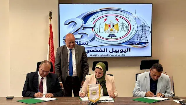 نقل الكهرباء توقع عقدًا لتأهيل محطة محولات جرجا وربطها بالشبكة القومية