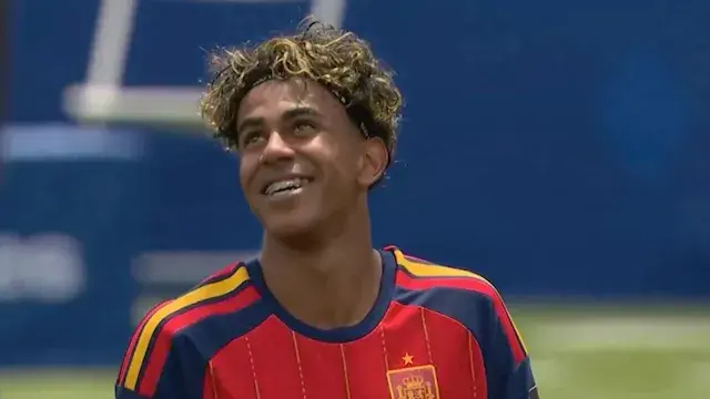 بعد تتويجه بكأس العالم 2026.. كم تبلغ ثروة لامين يامال؟