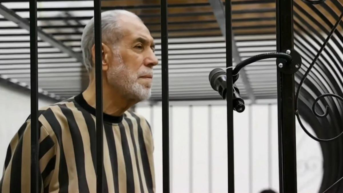 لقب بـ"مفتي البراميل".. الحكم بالسجن المؤبد على مفتي سوريا السابق أحمد حسون