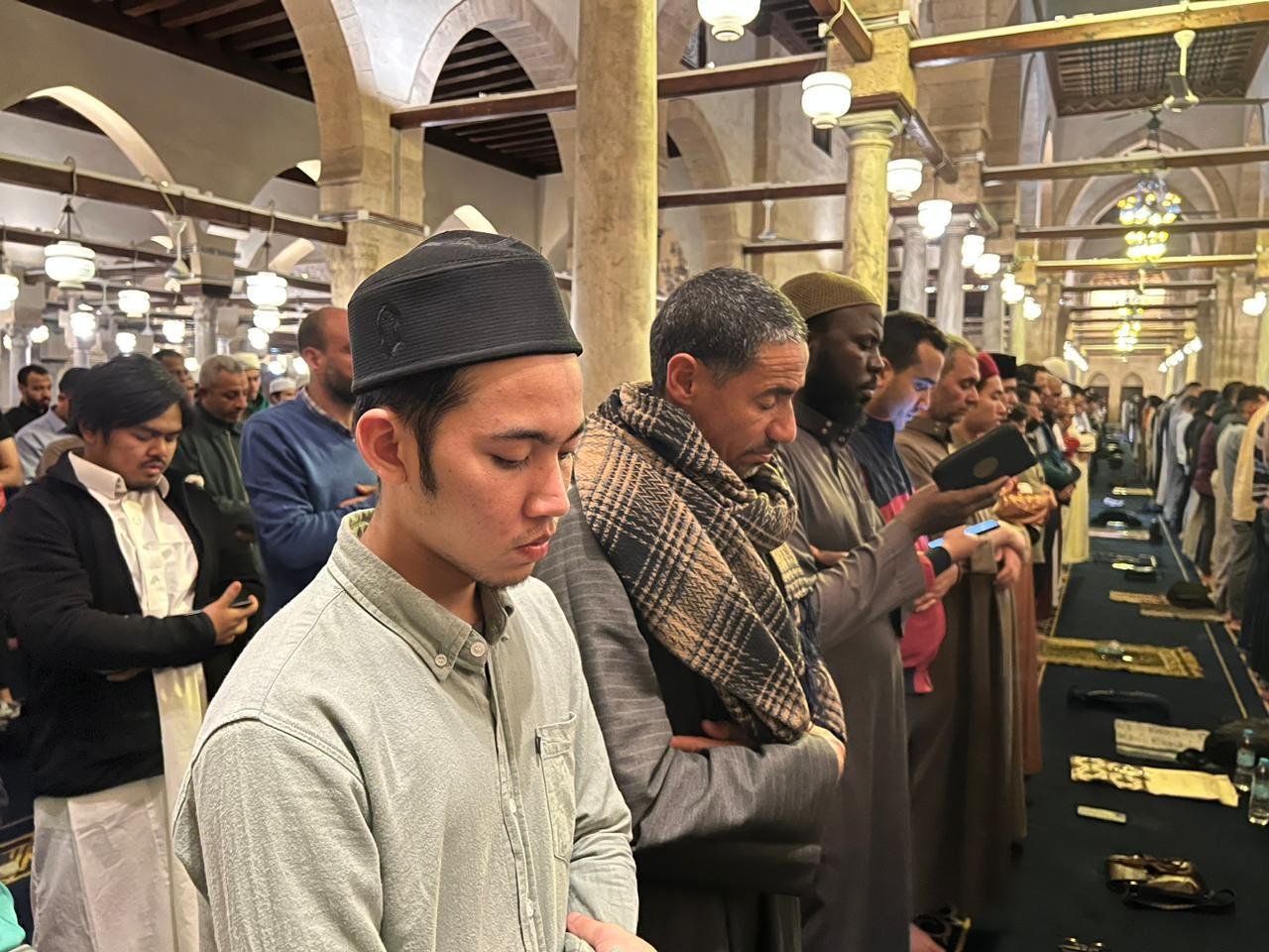 كيفية إتمام الصفوف في صلاة الجماعة .. اعرف الطريقة الشرعية