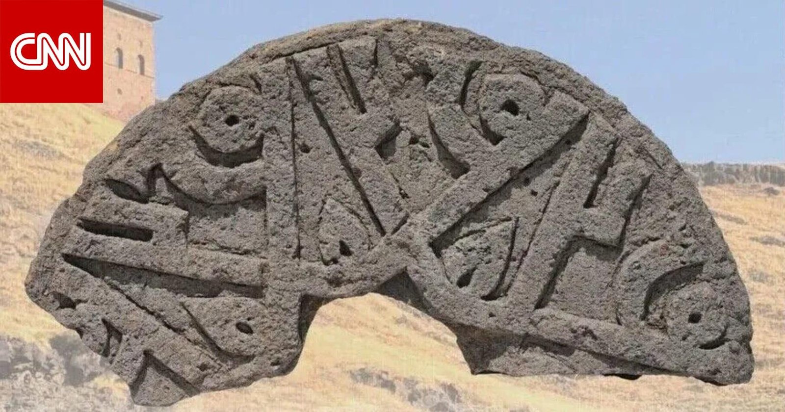 في تركيا.. اكتشاف حجر أثري في مقبرة سلجوقية يتكرّر فيه اسم النبي محمد