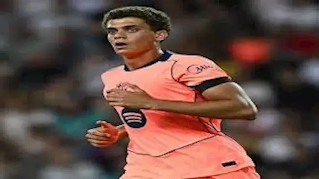 أعلى من ليفاندوفسكي ويتعلم من فيديوهات هالاند.. حمزة عبد الكريم يخطف الأضواء في برشلونة