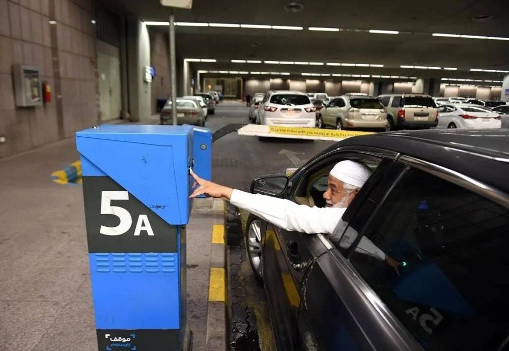 حلول تنظيمية لمعالجة ازدحام مواقف المولات