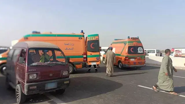بالقرب من قصر البنات.. 8 مصابين في حادث تصادم بطريق قفط - القصير