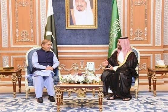 رئيس الوزراء الباكستاني يؤكد دعم بلاده لأمن السعودية عقب هجوم الحوثيين