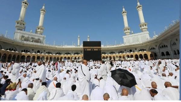 يدفع النقم.. خطيب المسجد الحرام: التلاحم من أسس الحياة الإيمانية