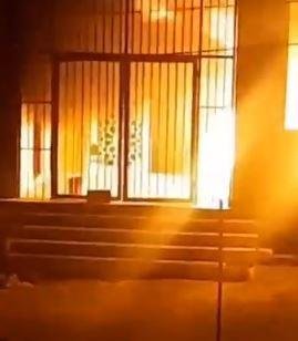مستوطنون يحرقون أجزاء من مسجد شمال الضفة الغربية