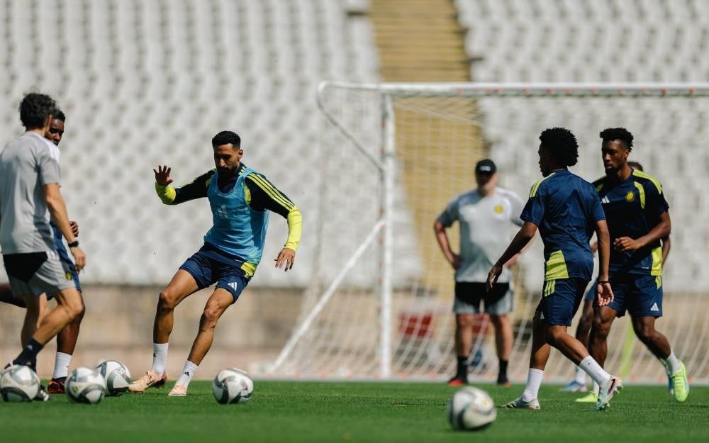 النصر يتدرب على فترتين