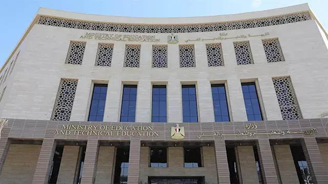 بعد واقعة إتلاف الأثاث المدرسي.. التعليم تقرر فصل الطلاب عامًا وإحالة مدير المدرسة للتحقيق
