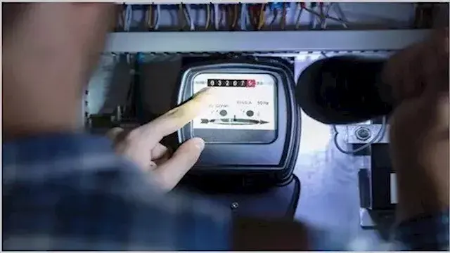 عاملون بشركة "شعاع" يشتكون من خصم مبالغ من رواتبهم بسبب "التارجت الوهمي"