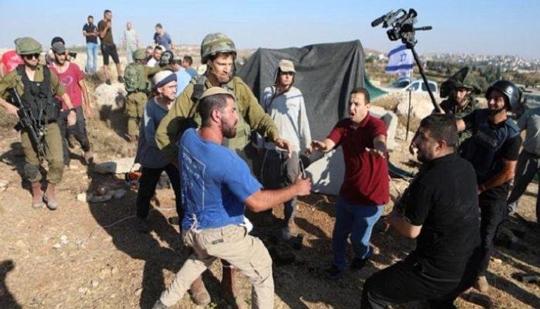 نائب أمريكي يدعو إدارة ترامب إلى التحرك لحماية فلسطينيي الضفة