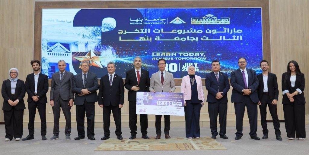 رئيس جامعة بنها: مشروعات التخرج انعكاس حقيقي لقدرات طلابنا ونتاج سنوات من التعلم والاجتهاد والبحث