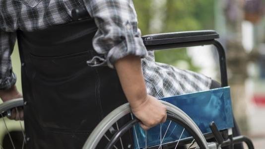 التضامن توجه بتوفير منح دراسية بالجامعات لأوائل الثانوية من ذوي الإعاقة.. ومزايا لهم بالقانون