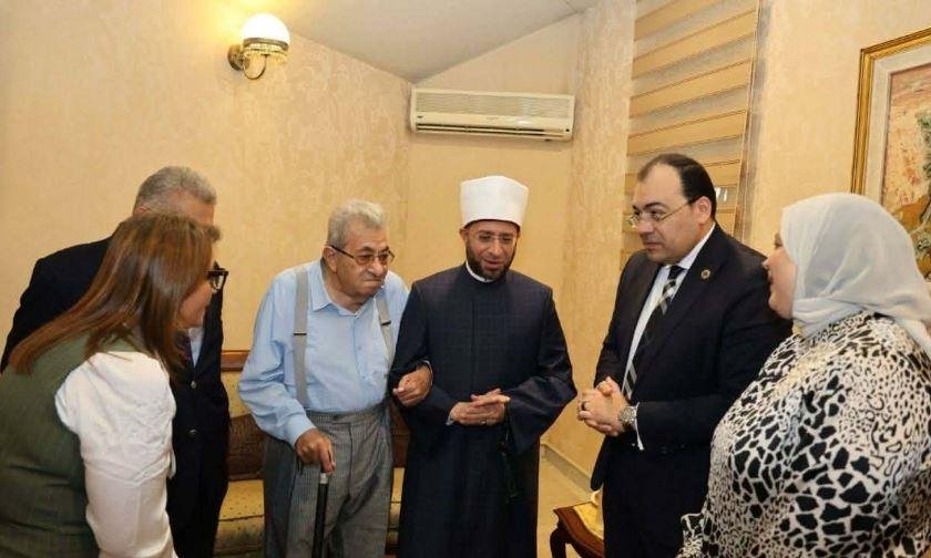 وزير الأوقاف: العلم رسالة لا يحدها عمر.. والدكتورة آمال إسماعيل نموذج ملهم للإرادة والصمود