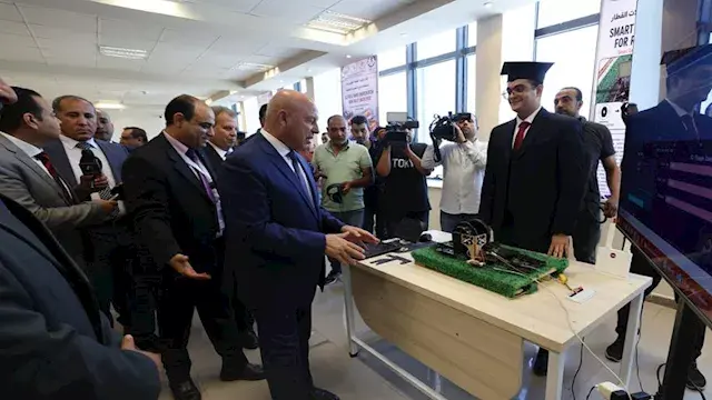 صور.. وزير النقل يشهد تخريج 126 طالبًا بمجمع وردان التكنولوجي