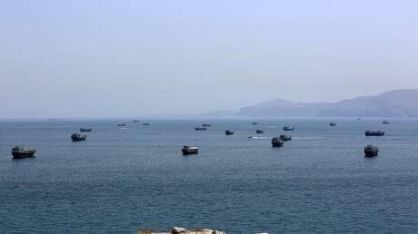 مصدر إيراني ينفي إعادة فتح مضيق هرمز