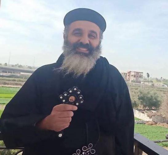 التحقيق في حادث إصابة راعي كنيسة وشخص آخر إثر انقلاب سيارة بصحراوي المنيا