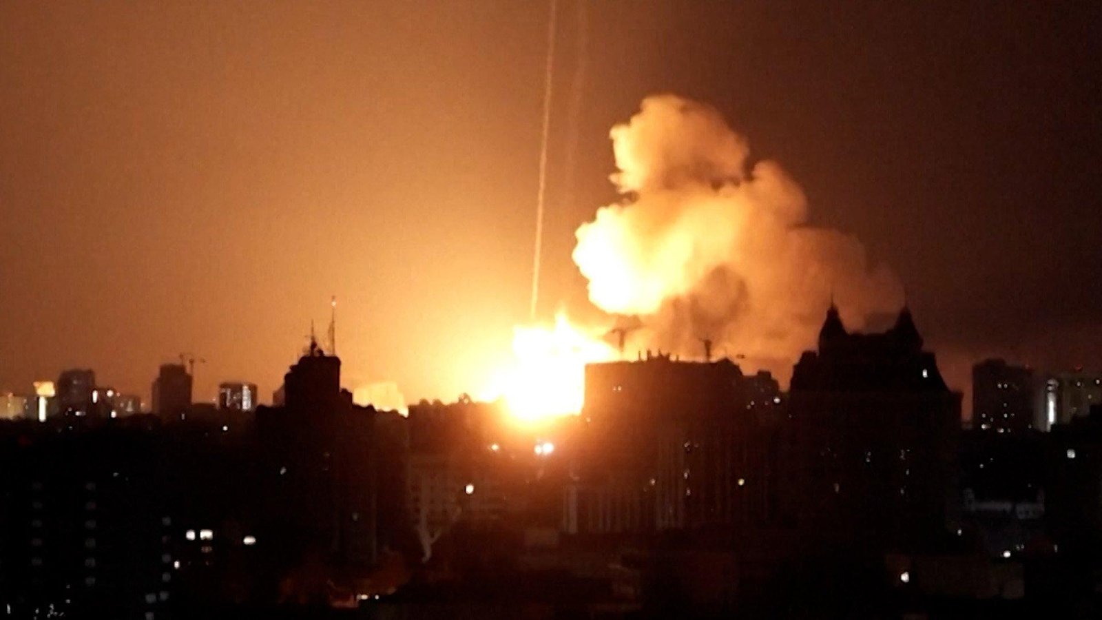 Video shows Russian missile strike on Ukrainian capital