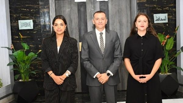 محافظ أسوان يبحث مع وفد مؤسسة سيدايل تعزيز التعاون في مجالات التنمية والسياحة والثقافة