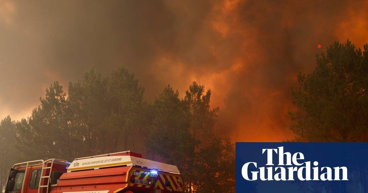 Thousands of tourists among those evacuated amid intense wildfire in France