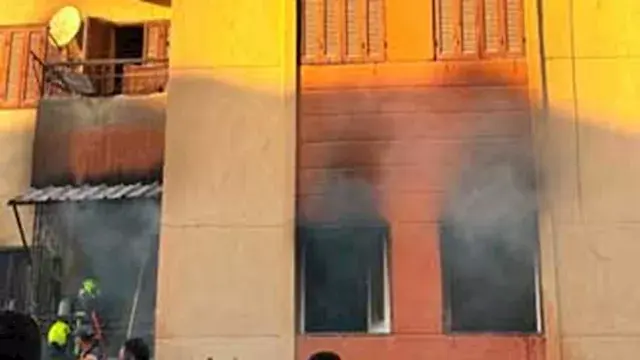 أشعلها وفر هاربًا.. زوج متهم بإحراق شقة سكنية في طور سيناء (فيديو وصور)